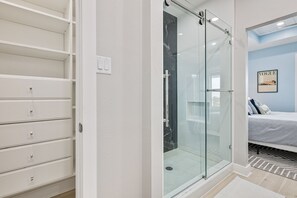Douche, serviettes fournies