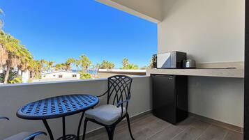 Habitación estándar, balcón, vista al mar | Terraza o patio