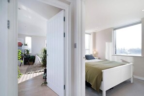 1 bedroom, desk, iron/ironing board, WiFi