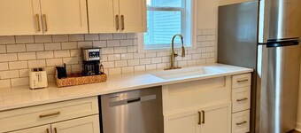 Charming 2-bedroom farmhouse with AC, WiFi in the charming town of Snohomish!