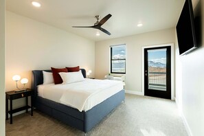 3 bedrooms, desk, iron/ironing board, free WiFi