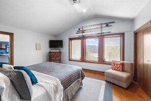 6 makuuhuonetta, silitysrauta/-lauta, ilmainen Wi-Fi, vuodevaatteet