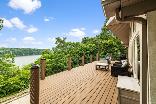 💦 Grande Villa – Lake Cumberland View • Hot Tub • Game Room • Walk to Boat Ramp ➠ 389