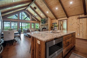 Interior - Near River Tubing, Hiking, Dining, Gem Mining & Mini-Golf! - Aska Favor (Cherry Log)