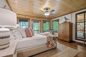 4 bedrooms, free WiFi, bed sheets - Near River Tubing, Hiking, Dining, Gem Mining & Mini-Golf! - Aska Favor (Cherry Log)
