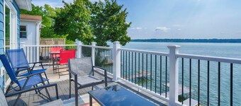 My Blue Heaven: Pet Friendly + Lakeside + Game Room!