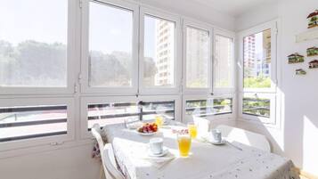 Nhà, 4 phòng ngủ, hiên | Khu ăn uống