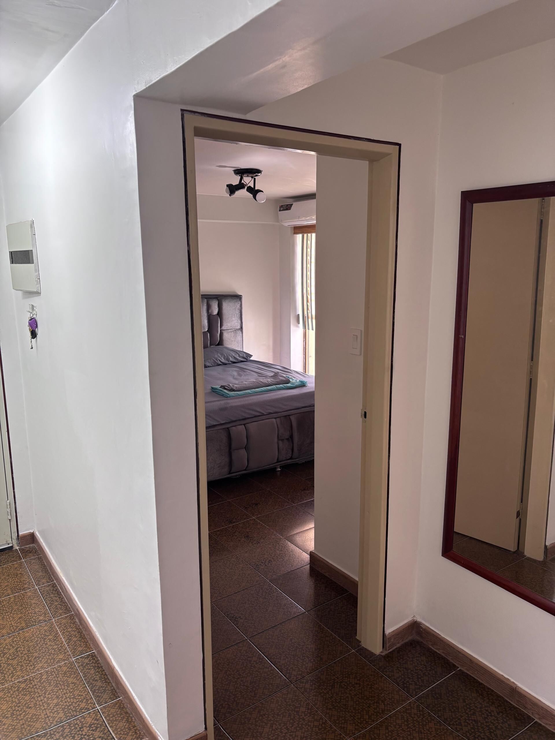 2 عدّة غرف نوم ومكواة/لوح كي وواي فاي