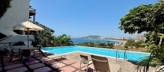 Beautiful Beachfront Residence with Stunning Ocean Views!