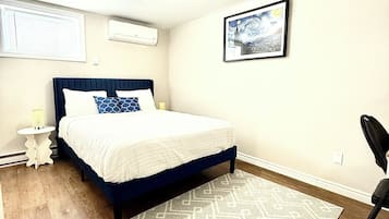 2 bedrooms, desk, WiFi, bed sheets