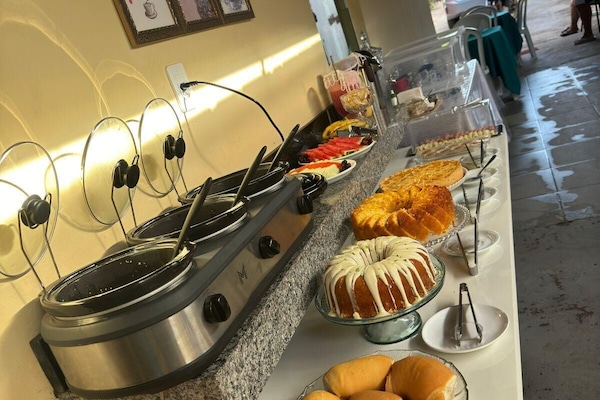 TĂ€gliches inbegriffenes FrĂŒhstĂŒcksbuffet