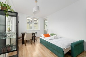 2 bedrooms, iron/ironing board, WiFi, bed sheets