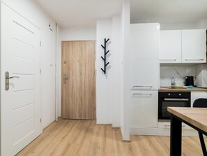 Fridge, oven, stovetop, dishwasher - Pod Lipami Charming Apartment (Poznan)