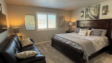 4 bedrooms, iron/ironing board, WiFi, bed sheets