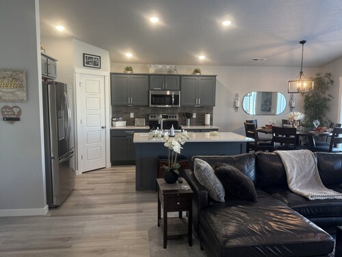 Newly Constructed, Beautiful Ten Mile/I-84 "Village Walk"-Spacious 4-bdrm. house