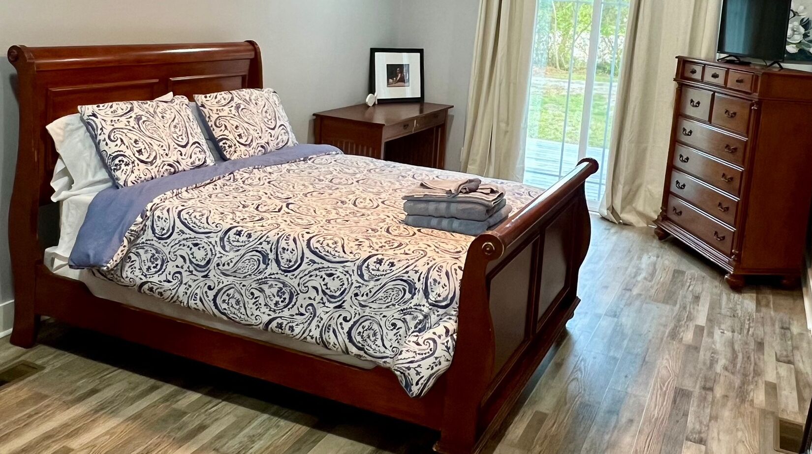 4 bedrooms, iron/ironing board, free WiFi, bed sheets