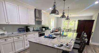 On The New River
Newly Renovated 3 bedroom, 1 loft 3.5 bath and dock