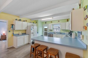 Fridge, dishwasher, coffee/tea maker