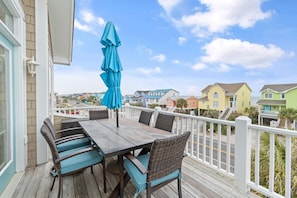 Outdoor dining - "Smooth Sailing" 6 Bedroom, 3 Bathroom, Second Row (Supply)