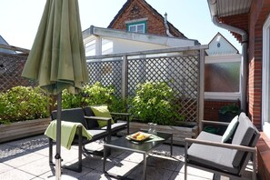 Terrace/patio - Haus Teunis - Vacation in the best location, in the pedestrian zone in Wyk - Teunis (Wyk auf Föhr)