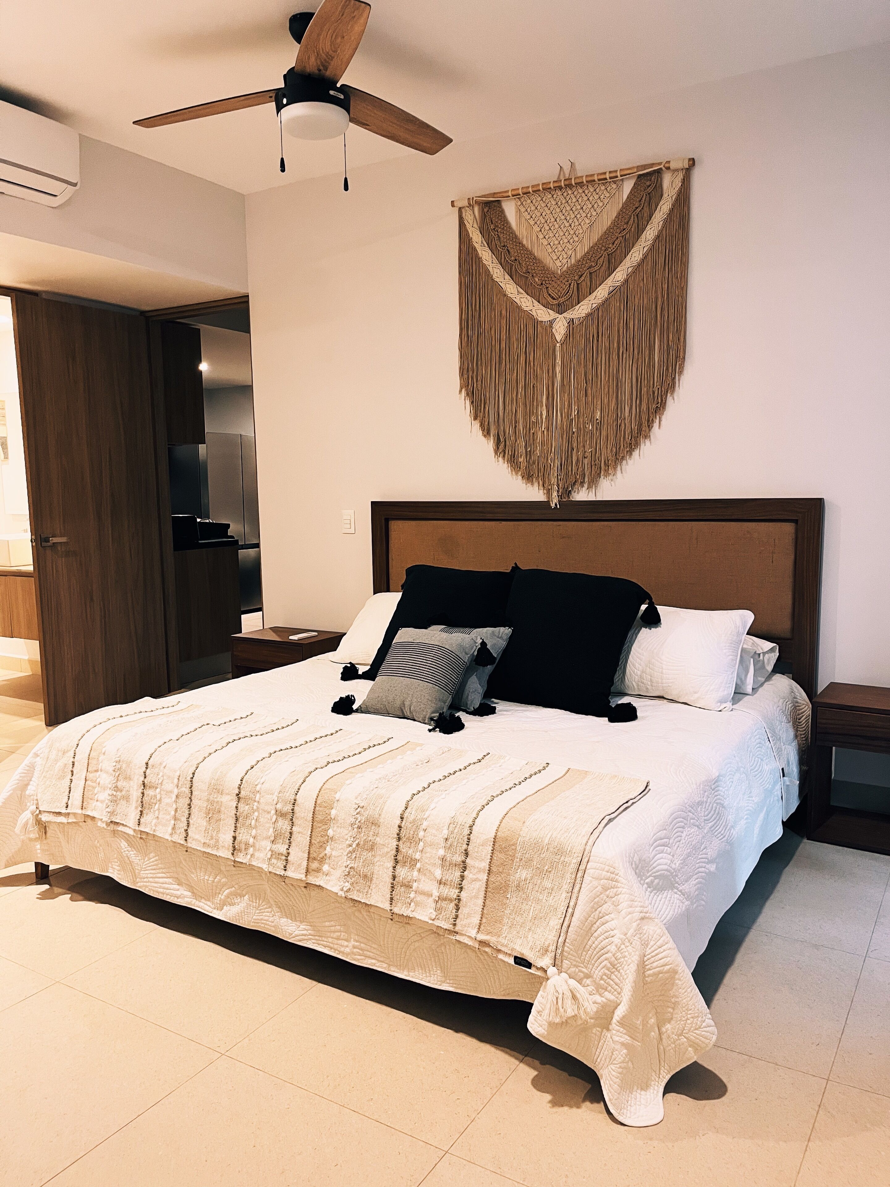 2 habitaciones, tabla de planchar con plancha, wifi y ropa de cama 