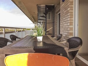 House, 3 Bedrooms | Outdoor dining