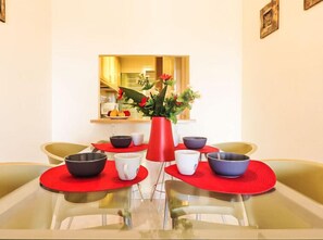 Casa, 3 dormitoris | Servei de restauració