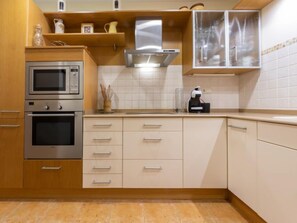 House, 4 Bedrooms | Private kitchen - Global Rits - By Global Rental Holidays 7555 (Salou)