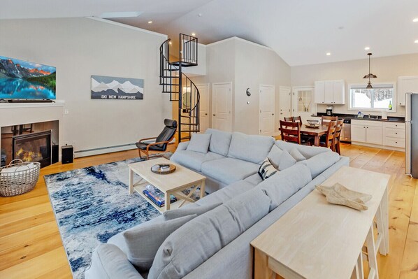 Smart TV, fireplace