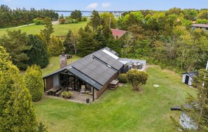 Exterior - Stunning home in Tarm with WiFi (Tarm)