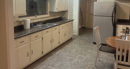 Charming 3-bedroom house with AC and WiFi in quaint Fort Sumner