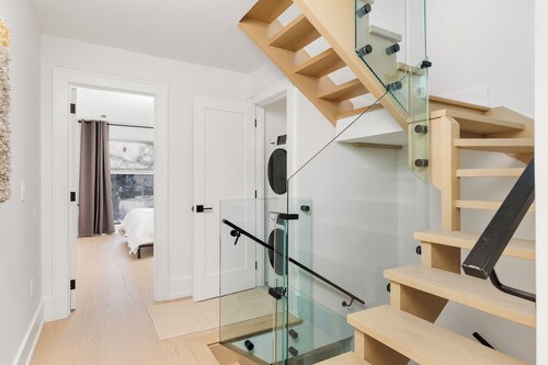 Luxury Modern Stay in Downtown Toronto! Brand New Executive House