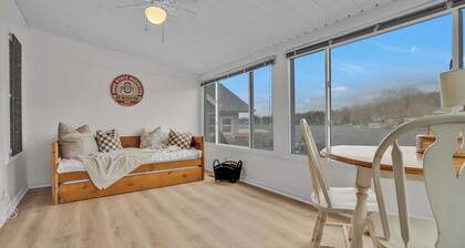 Portage Lakes Retreat - 3 BR Lakefront Home with Hot Tub