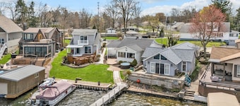 Portage Lakes Retreat - 3 BR Lakefront Home with Hot Tub