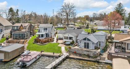 Portage Lakes Retreat - 3 BR Lakefront Home with Hot Tub