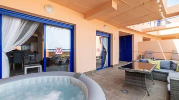 Casa, 4 dormitoris, terrassa | Servei de restauració a l'aire lliure