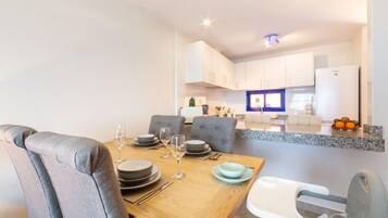House, 4 Bedrooms, Terrace | Dining