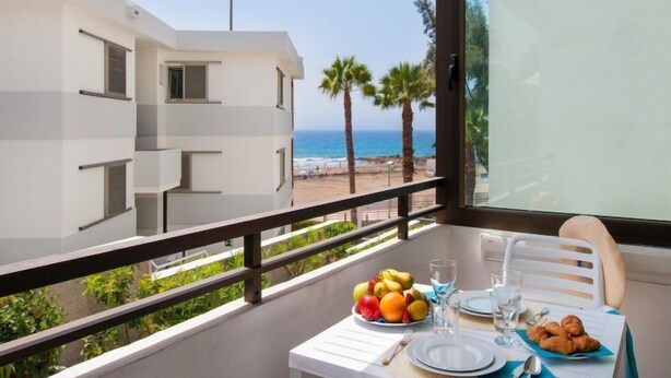 Outdoor dining - Global Beach Apartment Siesta 21 7606 (San Bartolomé de Tirajana)