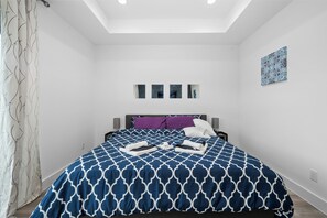 3 chambres, bureau, fer et planche à repasser, accès au Wi-Fi (inclus)