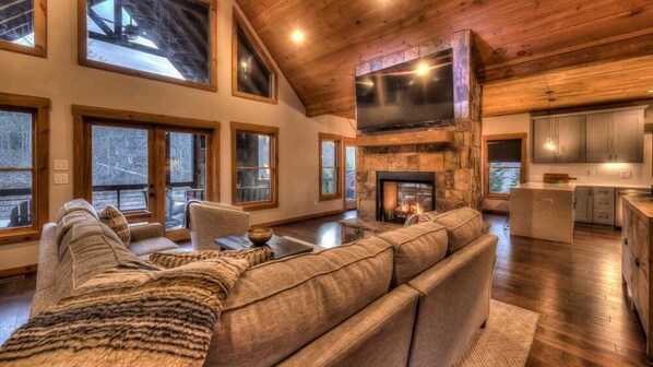 Smart-TV, Kamin, Stereoanlage