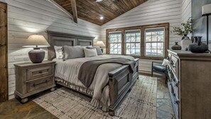 3 bedrooms, iron/ironing board, free WiFi, bed sheets - River Song- River Front | 1 Level | Outdoor Fireplace | Hot Tub (Mc Caysville)