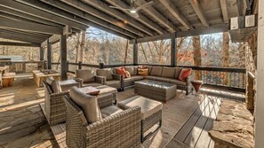 Terrace/patio - River Song- River Front | 1 Level | Outdoor Fireplace | Hot Tub (Mc Caysville)