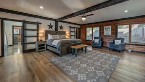 4 slaapkamers, een strijkplank/strijkijzer, gratis wifi, beddengoed