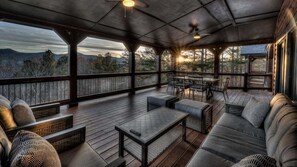 Outdoor dining - Tranquil Stays - Stunning Mountain Views | Hot Tub | Luxury Home (Blairsville)