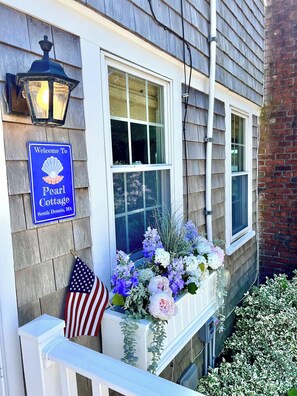 Exterior detail - Beachfront - Sauna - Screened Patio - 2 King Beds - Dogs Encouraged! (Dennis)