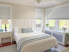 3 bedrooms, desk, iron/ironing board, free WiFi - Refined West Reading Retreat - Steps from Penn Ave - Near Hospital (West Reading)