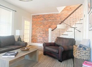 Smart TV - Refined West Reading Retreat - Steps from Penn Ave (West Reading)