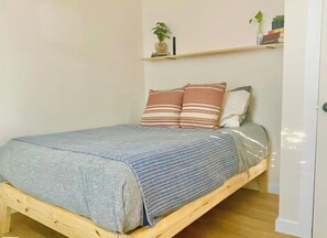 2 bedrooms, iron/ironing board, WiFi, bed sheets