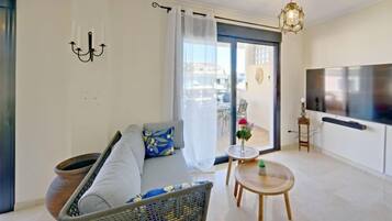 House, 4 Bedrooms, Terrace | Ruang tamu