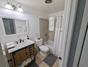 Articles de toilette écologiques, sÚche-cheveux, serviettes fournies